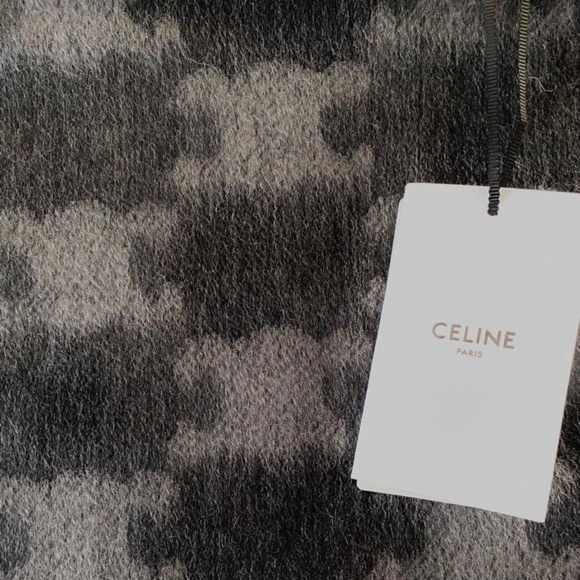 Celine Tromphe 100% Cashmere Scarf in Gray/Black Logo MSRP $940 - BNIB SAVE $600 - Picture 2 of 6